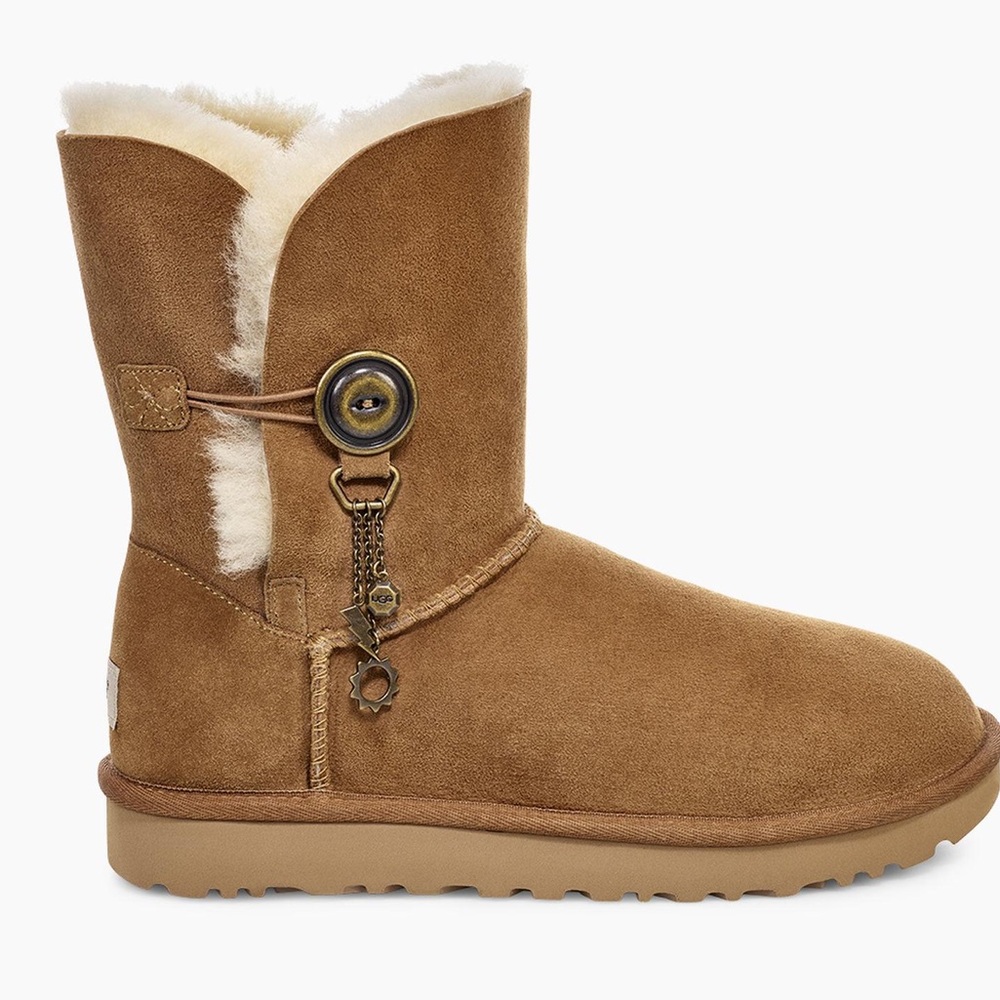 🆕UGG AZALEA CHARM- 8🆕